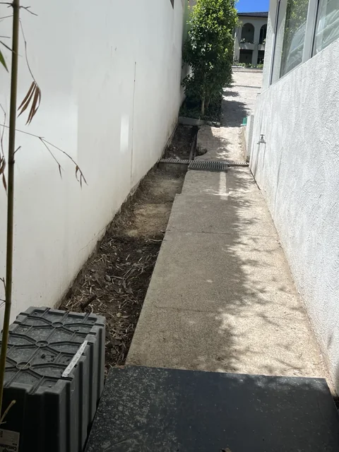 Narrow passage between the house and boundary wall at the Melbourne tree relocation site